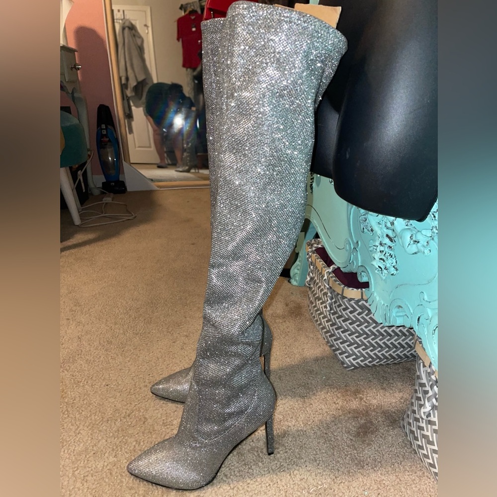 sz7.5 Silver- over the knee-boots